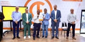 Certifican a 97 conductores de transporte público en NL