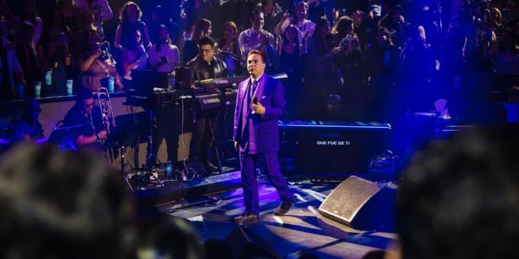 Cristian Castro se presentó con éxito en el Domo Care