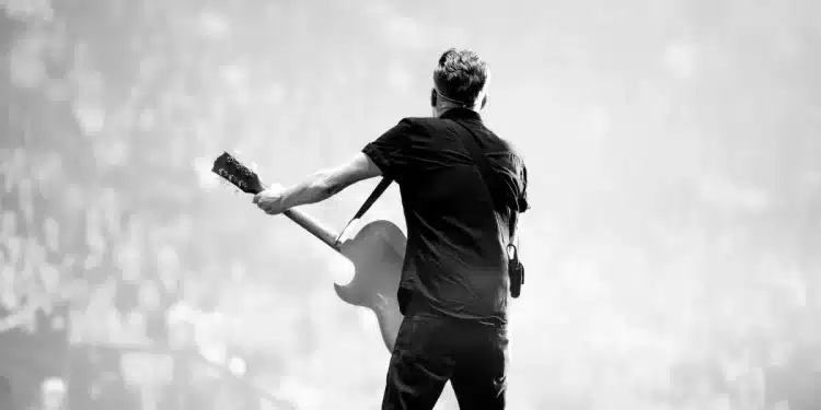 Bryan Adams llena de romanticismo a Monterrey