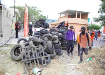 Retiran 218 llantas del Rio Santa Catarina