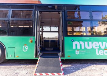 Entregan 60 camiones nuevos al Sistema de transporte