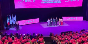 Toman protesta a 607 mujeres de la brigada “Cascos rosas”