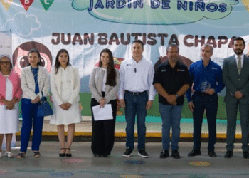 Empresas equipan a escuelas