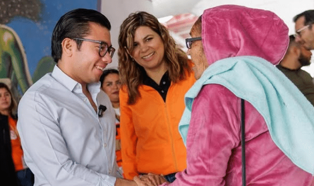 Entregan tarjetas “Ayudamos a las mujeres” en Juárez