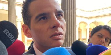 Arce debe enfrentar acusaciones: Miguel Flores