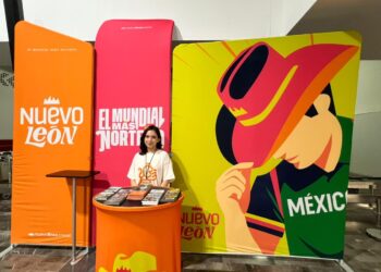 Instalan módulos de orientación turística en el aeropuerto