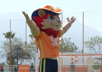 Presentan a “Leo”, mascota mundialista de NL 