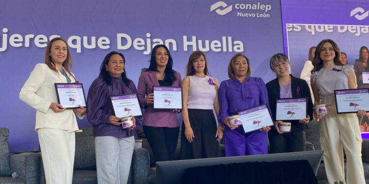 Inspiran mujeres líderes a estudiantes del Conalep 