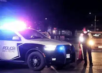 Detienen por presunto cohecho a siete policías de San Pedro