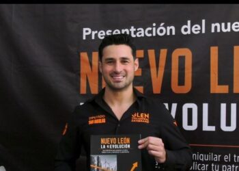 Presenta libro con iniciativas legislativas