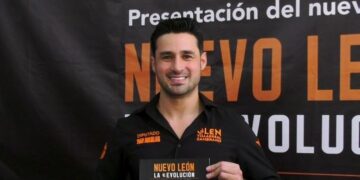 Presenta libro con iniciativas legislativas