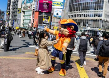 Acompaña Leo a Samuel en gira por Japón y Corea del Sur