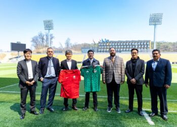 Visita Samuel el Cheonan Football Center en Corea del Sur