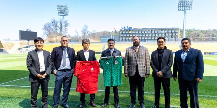 Visita Samuel el Cheonan Football Center en Corea del Sur