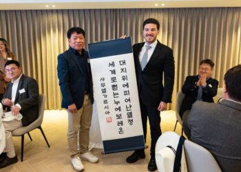 Visita Samuel García el KIA Worlwide en Corea del Sur