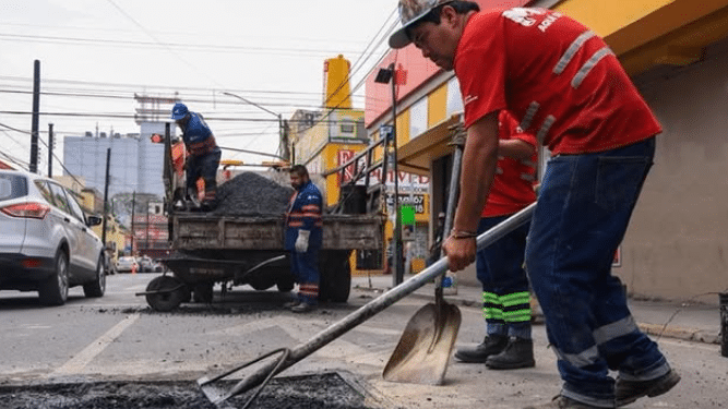 Realiza Monterrey bacheo en zona centro