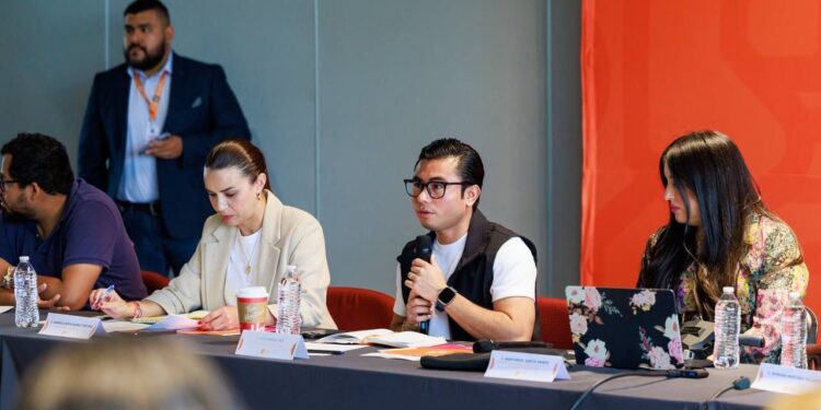 Impulsa Félix Arratia agenda de inclusión