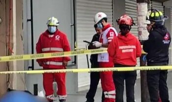 Hombre muere en vía pública