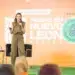 Mariana Rodriguez hablando en evento público.