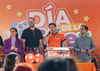 Celebran día de la niñez