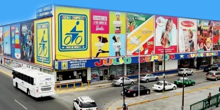 Julio Cepeda Jugueterías, sucursal Gonzalitos se despide con fiesta