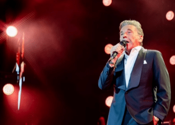 Ricardo Montaner enamora en la Arena