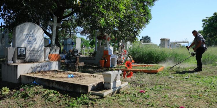 Activa Guadalupe operativo en panteones municipales