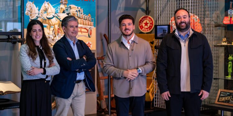 Sostiene Samuel reunión con Selección Neerlandesa; anuncia plan de expansión de Heineken México por 400 MDE