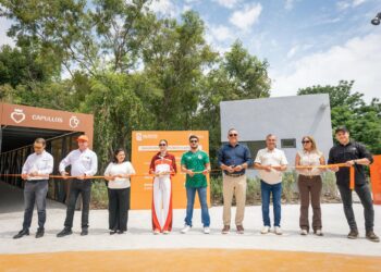 Inauguran Samuel García y Mariana Rodríguez el Puente Capullos