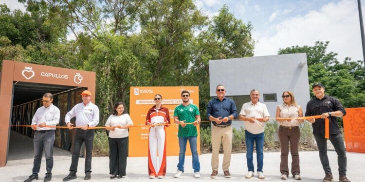 Inauguran Samuel García y Mariana Rodríguez el Puente Capullos
