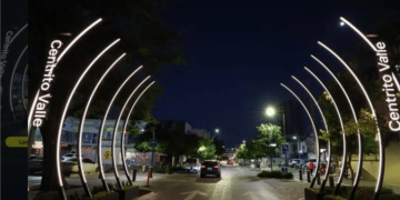 Estrenan arcos iluminados en Centrito