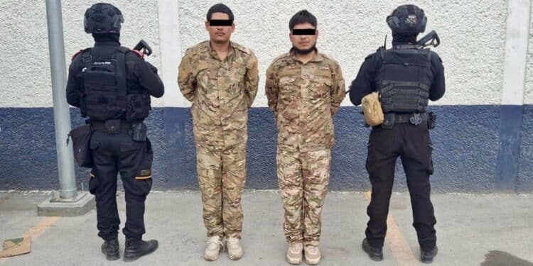 Detienen a cuatro con armas y droga en Salinas Victoria