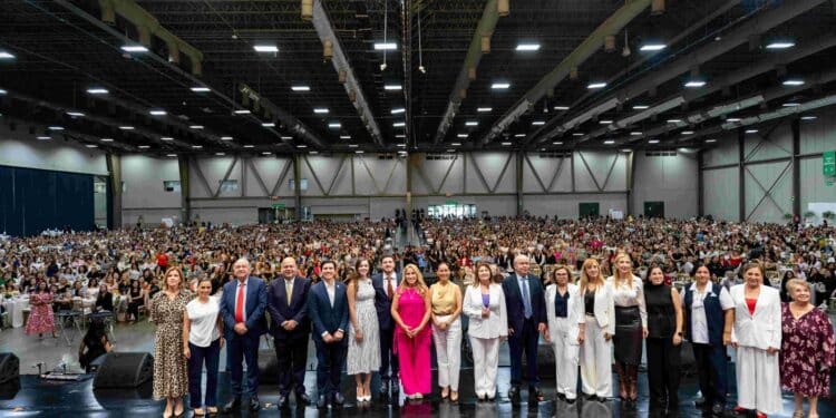Brinda Samuel apoyos a servidoras públicas