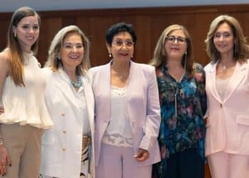 Reconocen vida y legado de mujeres