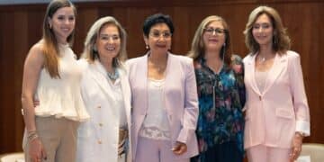 Reconocen vida y legado de mujeres