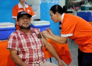 Nuevo León supera meta de vacunación