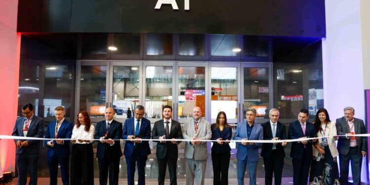 Inaugura Samuel cumbre de movilidad