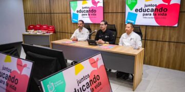 Abre Santiago registro para entrega de útiles