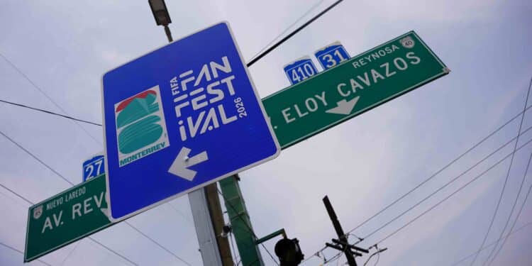 Nuevo León instala señalética mundialista
