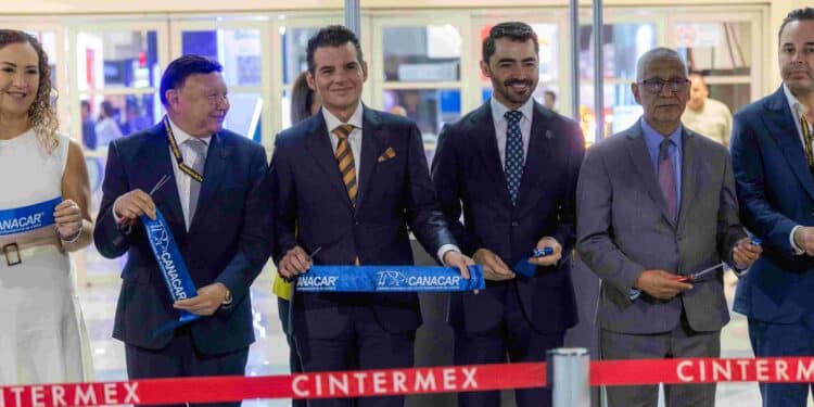 Gobierno de NL refrenda apoyo al sector transportista