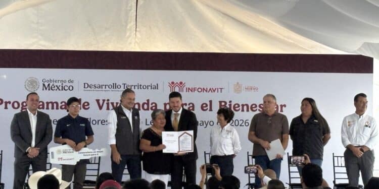 Entrega federación viviendas en Ciénega de flores