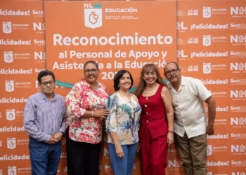 Reconocen a mil 749 trabajadores de educación