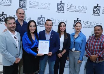PAN propone prohibir redes sociales a menores de 14 años