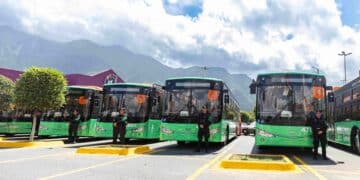 Entrega Samuel nuevas unidades de transporte