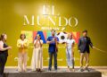 Inaugura Samuel García exposición “El mundo mira un balón”