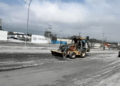 Realizan trabajos de bacheo en la avenida Colosio