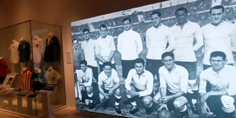 Invitan a exposición “El mundo mira un balón”