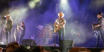 Disfrutan Regios de “La Leyenda” en el parque Fundidora