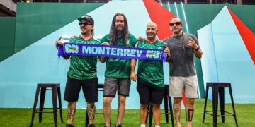 Miles disfrutan de Genitalica tras triunfo de México