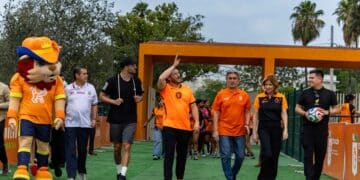 Juegan cascarita Samuel y Gignac